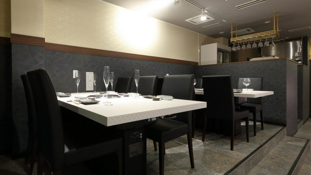 和とモダンが融合した心地よい空間で過ごす、極上の焼肉時間