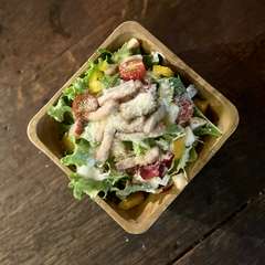 自家製ベーコンのせシーザーサラダ