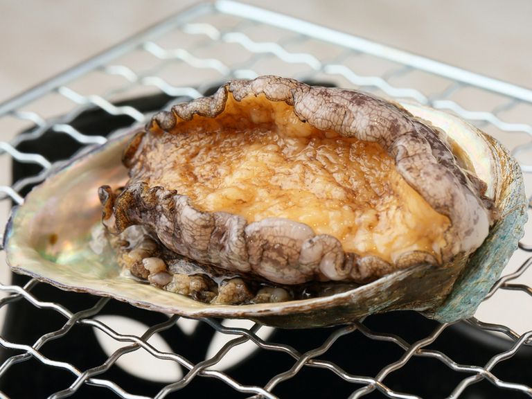 SNS映え間違いなし!『あわびの残酷焼』