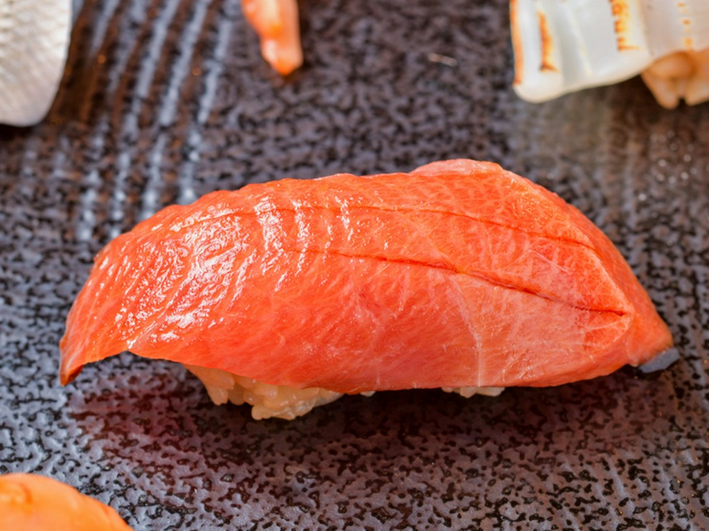 産地直送の天然本鮪。時間をかけてしっかり熟成させた『鮪』