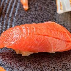 産地直送の天然本鮪。時間をかけてしっかり熟成させた『鮪』