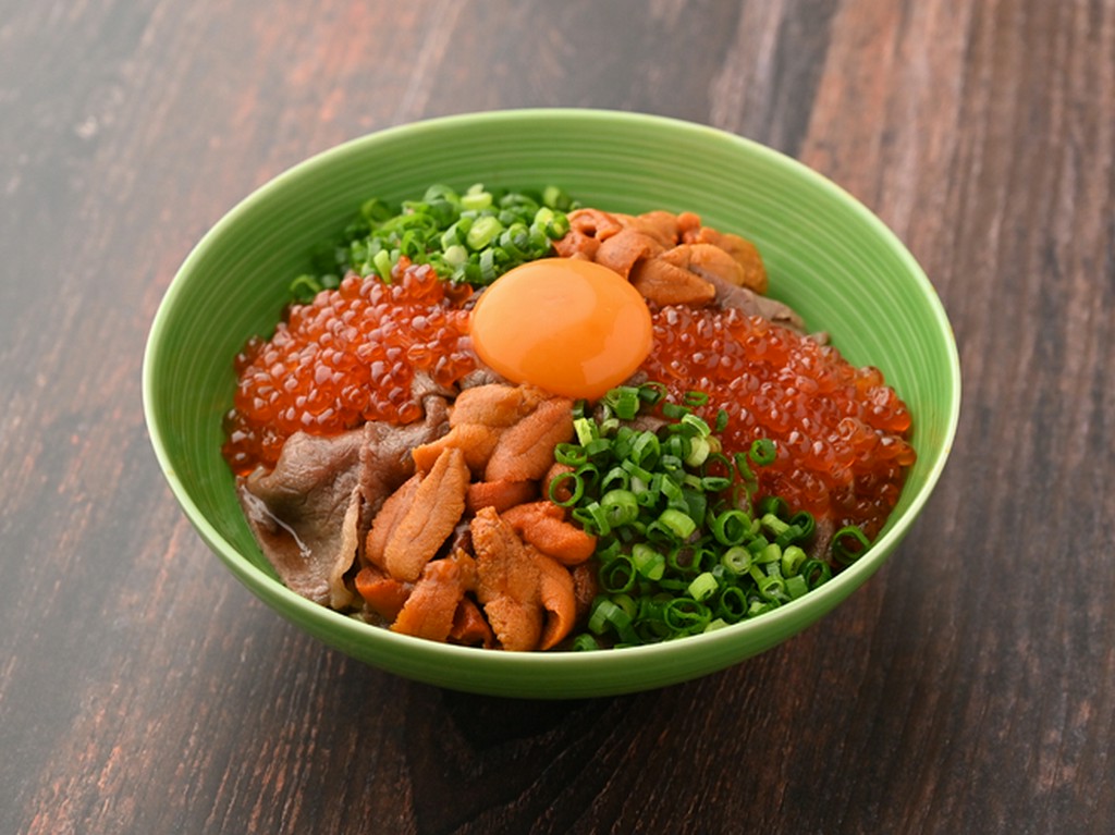 贅沢炊き込みご飯 ～とろける和牛・濃厚うに・黄金いくら～（2～3人前）