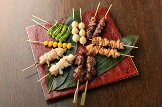 国産の新鮮な鶏を使用した焼き鳥