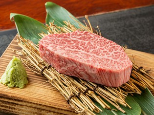 肉質の良さと風味の豊かさで知られている鹿児島黒毛和牛を使用