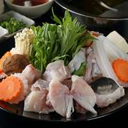 活てっちりと蟹を合わせた鍋料理やそれぞれの鍋もご提供が可能。冬の味覚を存分にお召し上がりいただけます。