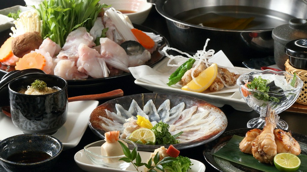 活ふぐや活蟹を囲んで、盛り上がる饗宴のひととき