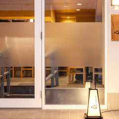 一人でフラッと食事ができ、誰もがくつろげる空間が広がる