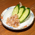 梅の酸味と軟骨の食感が楽しめる、おつまみ珍味。