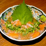 サーモンのお刺身を博多風自家製ゴマダレで仕上げました。