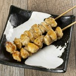 脂の旨味が詰まった、香ばしいぼんじり串。