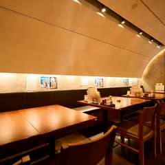 92名入店可。多彩な席・個室を設ける店内