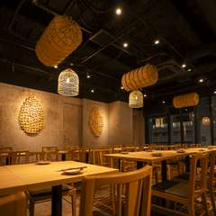 夜景が見えるオシャレな店内で会話も弾む♪豊富なメニュー♪
