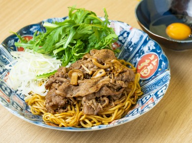 牛すき焼き風　やきそば　生卵添え