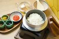 お客様の目の前で炊き上げる当店自慢のお米を使用した一品。炊き立てのご飯にお味をお楽しみください。
※炊きあがりまで30分ほどかかります。