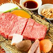 ドドーンと180g！内質はキメ細やかで脂の入り方も上品でとろけるような食感！きめ細やかな肉質のサーロインステーキを使用。脂の入り方も上品で、とろけるような食感です。