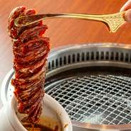 まるごと漬け込み、旨味を逃さず焼く数量限定商品。
栗、トウモロコシ、タマネギ、 ニンニクの芽入り