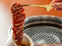 まるごと漬け込み、旨味を逃さず焼く数量限定商品。
栗、トウモロコシ、タマネギ、 ニンニクの芽入り