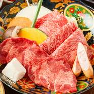 厳選されたお肉を薄くスライス。さっと炙ってお召し上がりください。すっきりとした肉の旨味が広がります！