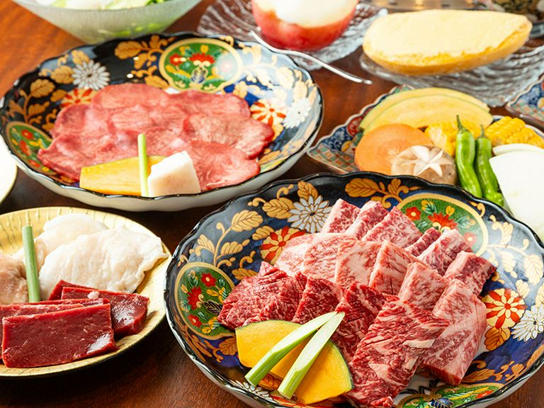豊富な種類のお肉が楽しめる「今日は焼肉コース」!
満足いくこと間違いなしのスペシャルコースです。