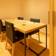 半個室テーブル席(4名様×2部屋／完全禁煙) ※最大10名様迄収容可能です