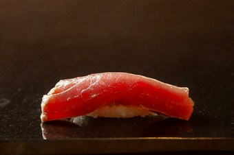 当店は、厳選した季節の食材を使用した『店主おまかせコース』のみの営業となっております