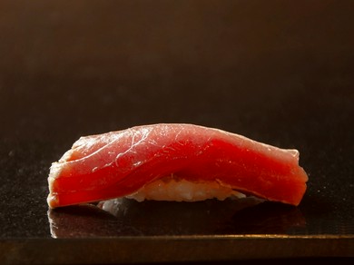 当店は、厳選した季節の食材を使用した『店主おまかせコース』のみの営業となっております