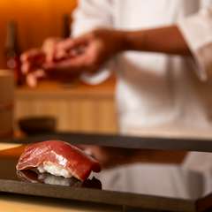 春夏秋冬。厳選した季節の旬食材を用いた、店主のおまかせコースです。(お1人様から利用可能／要予約)