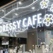 SNS総フォロワー数206.5万人を超える「PLACOLE ＆ DRESSY」がプロデュースする【DRESSY CAFE】。ウェディングドレスの試着やフォト撮影などを楽しめる体験型カフェを通して、ウエディングドレスの魅力を発信します。