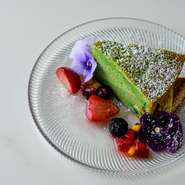 パンダンリーフという、東洋のバニラと呼ばれる香草のエキスをふんだんに使った手作りのシフォンケーキ