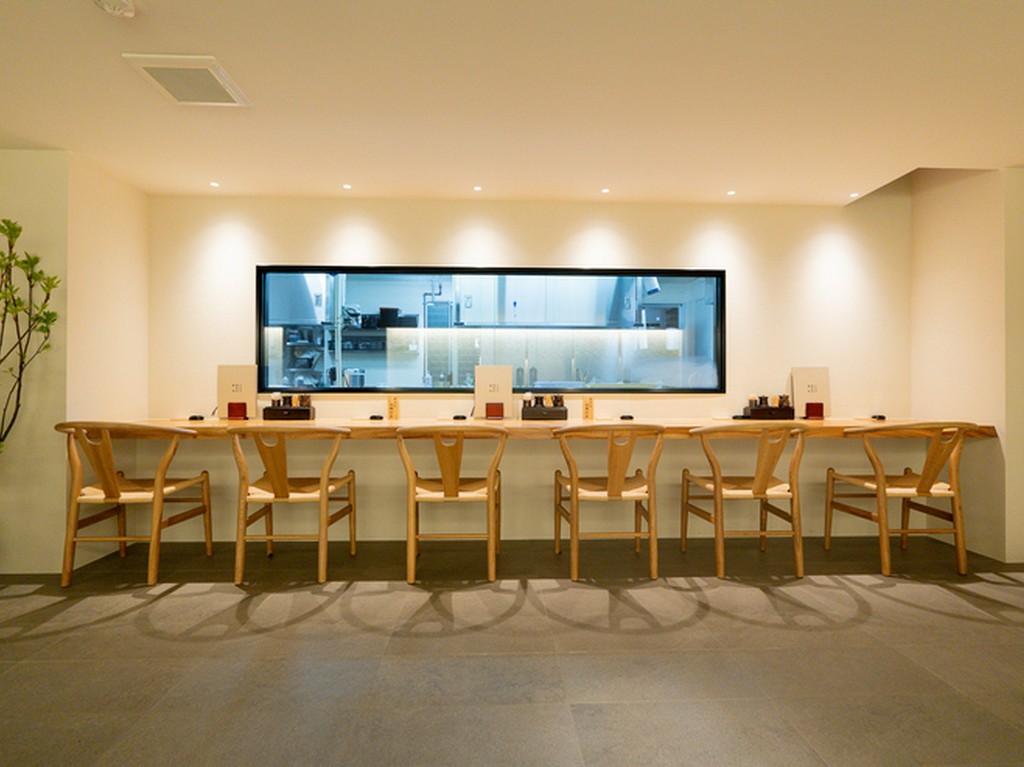 香りや音など、五感を満たすライブ感満載のカウンター席