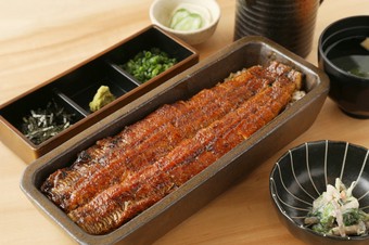 一回り大きなうなぎを丸ごと使用した看板メニュー『一本重』