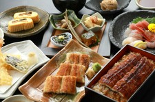  季節の前菜やお刺身・天ぷらを堪能できるコースです。四季を堪能するこだわり食材をお楽しみください