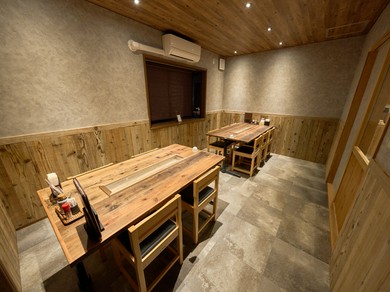 洗練された雰囲気の個室は、最大10名まで利用可能