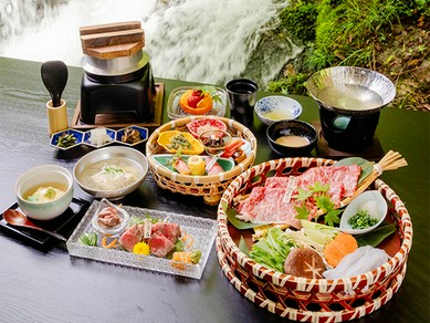 川床で楽しむ『松阪牛すき焼きコース』