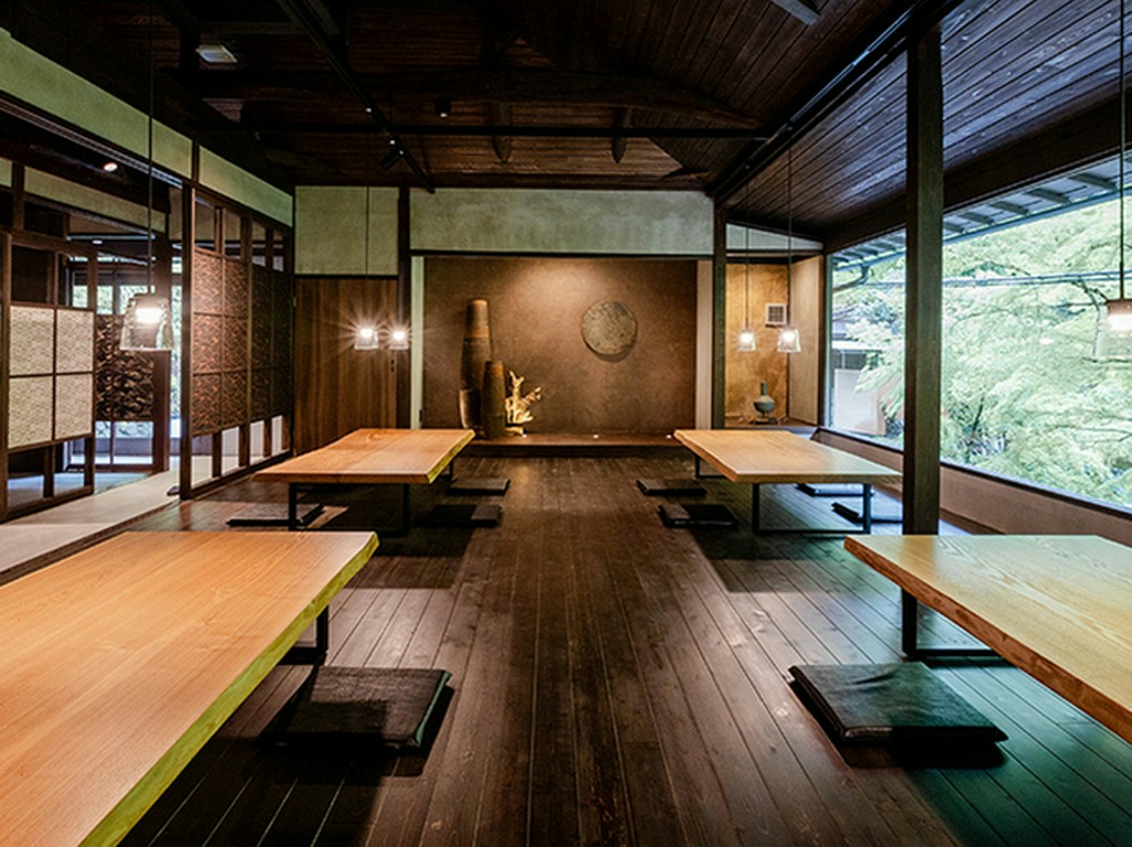 京都ならではの素材を使用し、洗練された空間でお食事を楽しむ