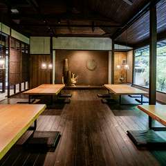 京都ならではの素材を使用し、洗練された空間でお食事を楽しむ