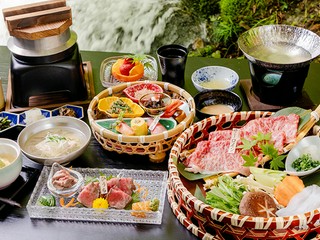 川床で松阪牛すき焼きが味わえるコース