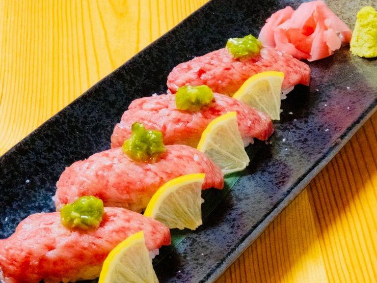 土佐和牛炙り握り 大人の塩わさび(4貫)