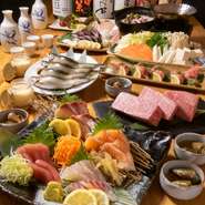当店では各種お集まり事に最適な、2時間飲み放題付きご宴会コースはお一人様5,000円から（2名様からご利用OK）承っております。
高知獲れ旬魚やお肉、お野菜など高知の旬を存分にご堪能ください。