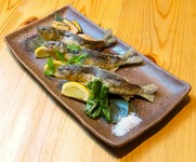 漬け鰹の炙り棒寿司:1320円
若鶏のチキン南蛮:890円
国産手羽先唐揚げ 室戸天日塩仕立て 2本:460円
おくら揚げ出汁:500円
とうもろこしと枝豆のさつま揚げ:630円