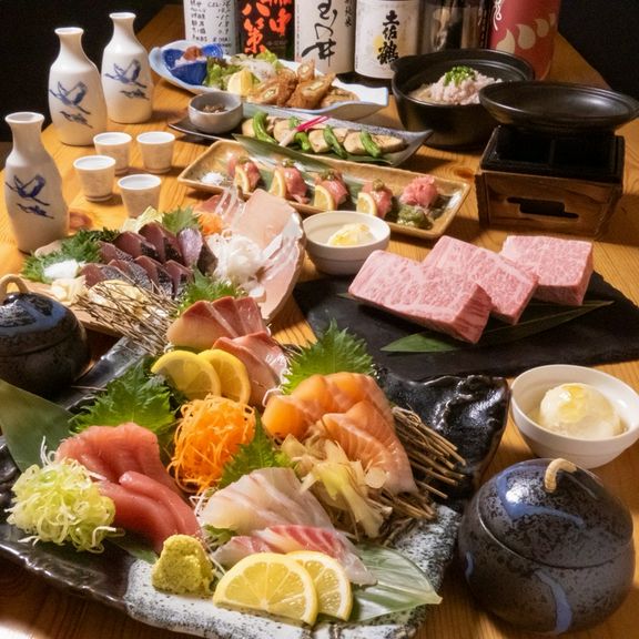 和牛ロースと季節野菜の陶板焼き、鮮魚の刺身4種盛り合わせなど厳選食材を使った全9品！!