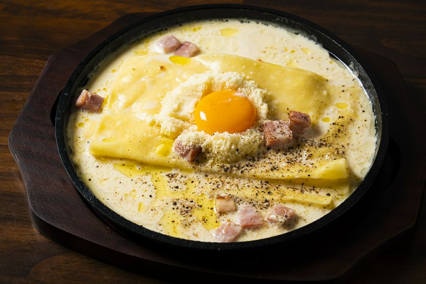 一枚麺のカルボナーラ