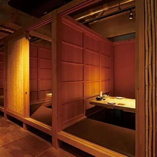 インテリアにもこだわり、和の雰囲気漂うオシャレな店内