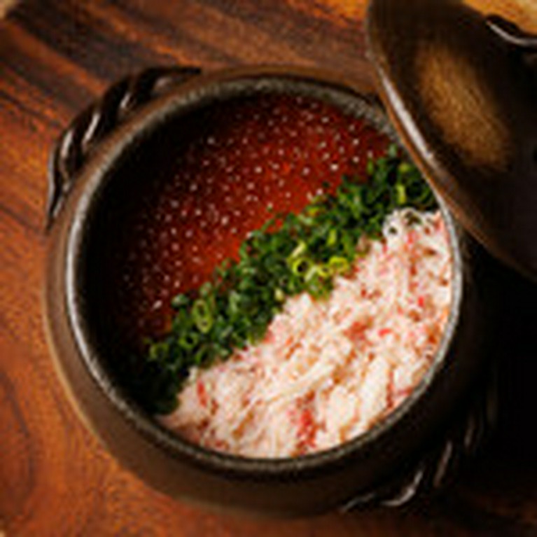 カニとイクラの土鍋ご飯