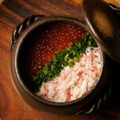 カニとイクラの土鍋ご飯