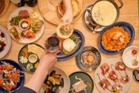 12歳以下のお子様はビュッフェの単品注文も可能です（0～2歳　無料／3～6歳　330円／7～9歳　550円／10～12歳　770円）