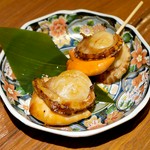 大振りのホタテを2個1串でご提供。食べ応え抜群の1品。