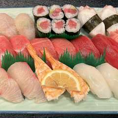 【その日その日の土佐の旬魚で…】 漁火(イサリビ)のにぎり盛合せ