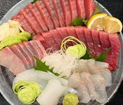 ※写真は宴会での刺身盛り合わせです
※季節により、仕入れ価格が異なる為、お値段変動します。