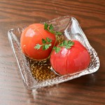 南国土佐温暖な気候と海辺の恵まれた環境で育ったフルーツトマトは、甘くてジューシ―で少し酸味の残った味の濃いトマトです。